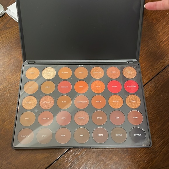 New Morphe Eyeshadow Palette - Picture 3 of 3